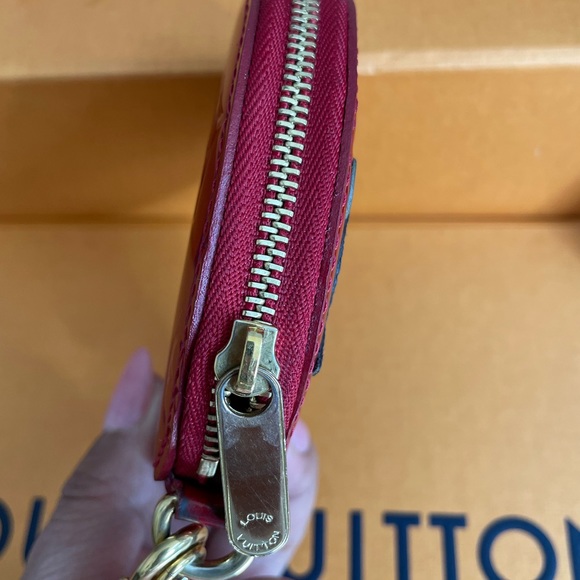 Louis Vuitton Animania Lapin Round Coin Purse Pomme D'Amour - Picture 9 of 12